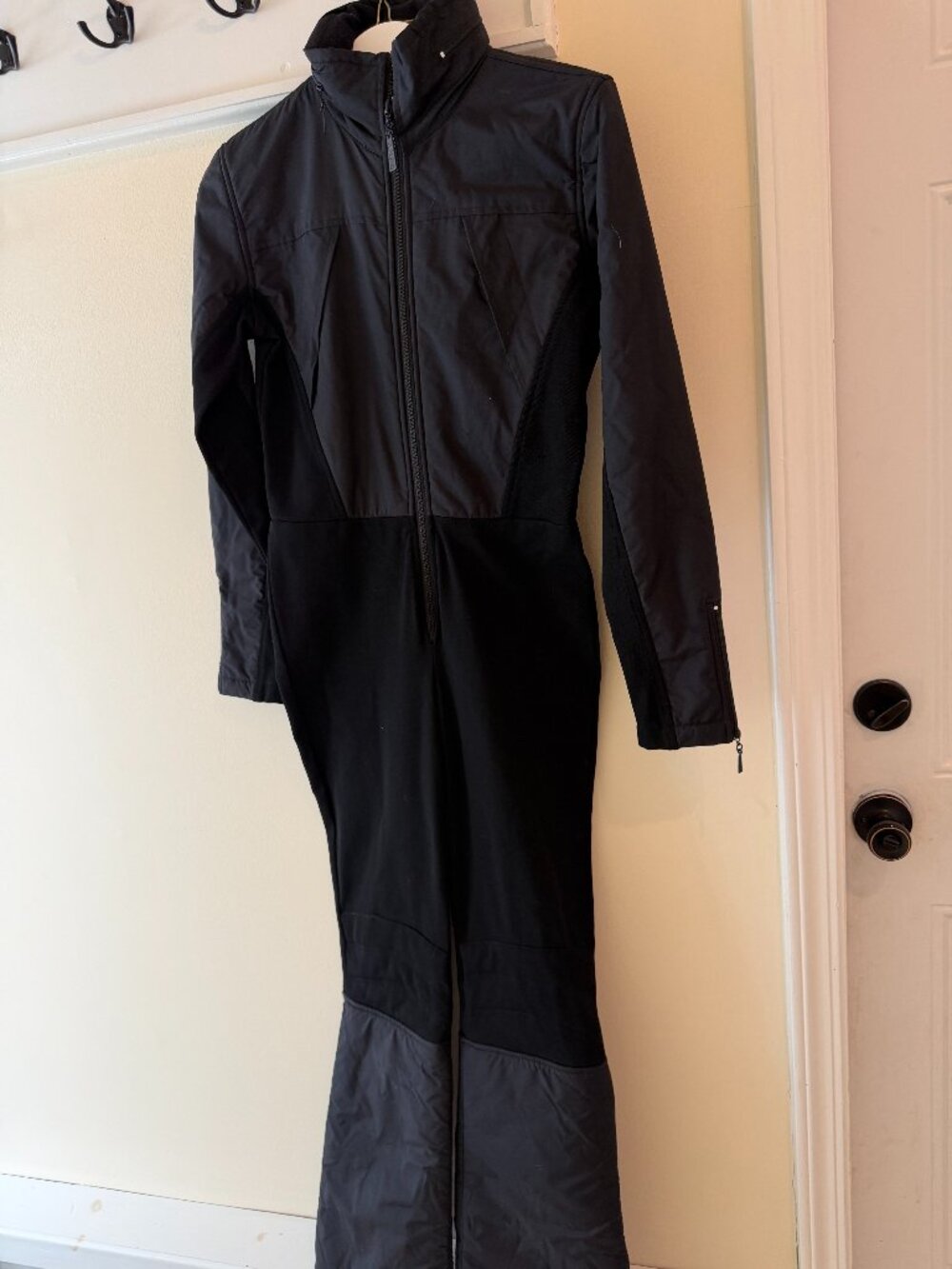 DKNY SNOW SUIT ADULT